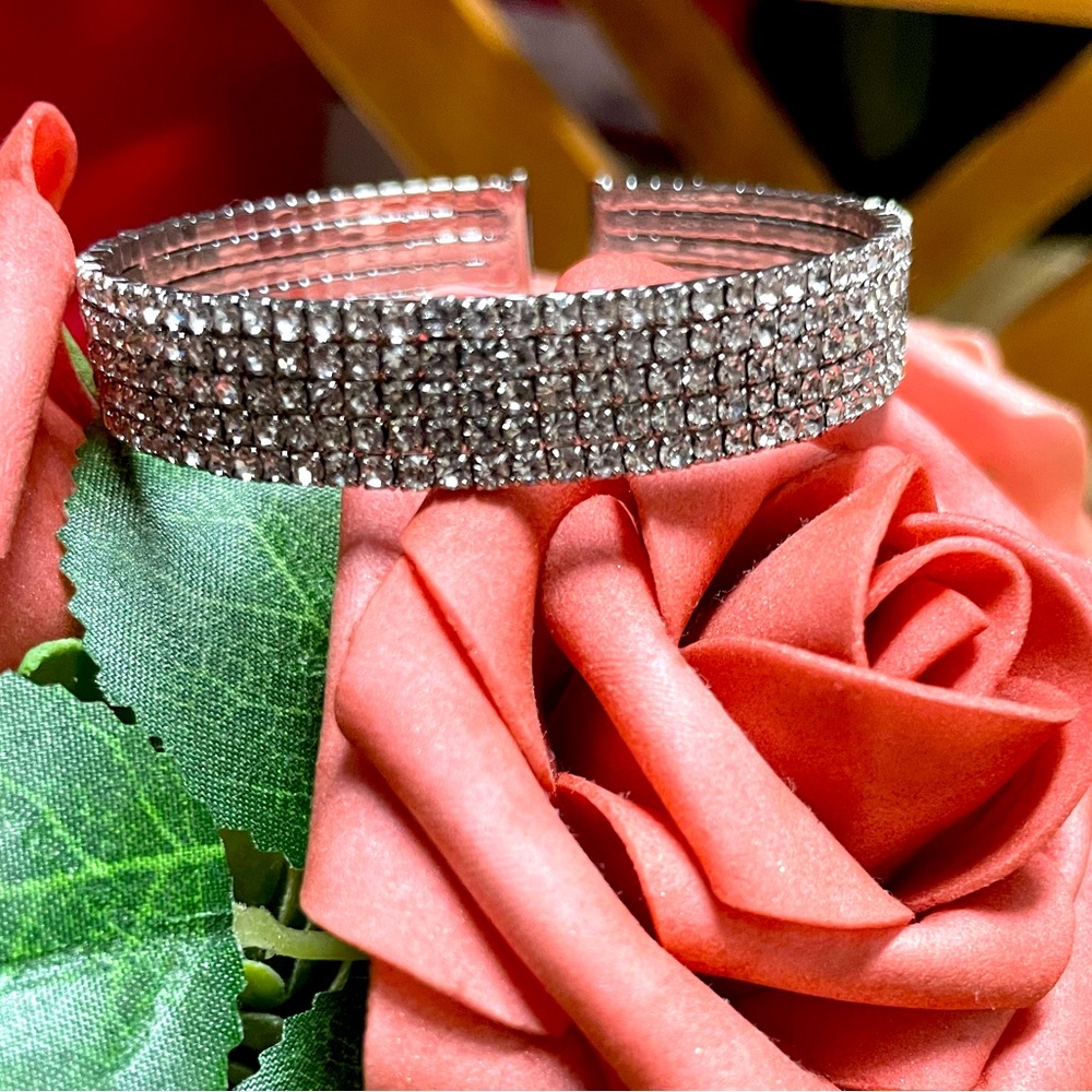 Women Silver toned crystal one size bracelet